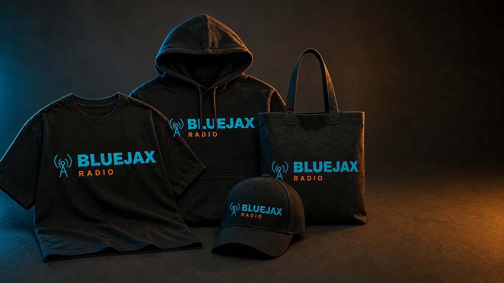 Playera, sudadera, bolsa y gorra negras de BlueJax Radio